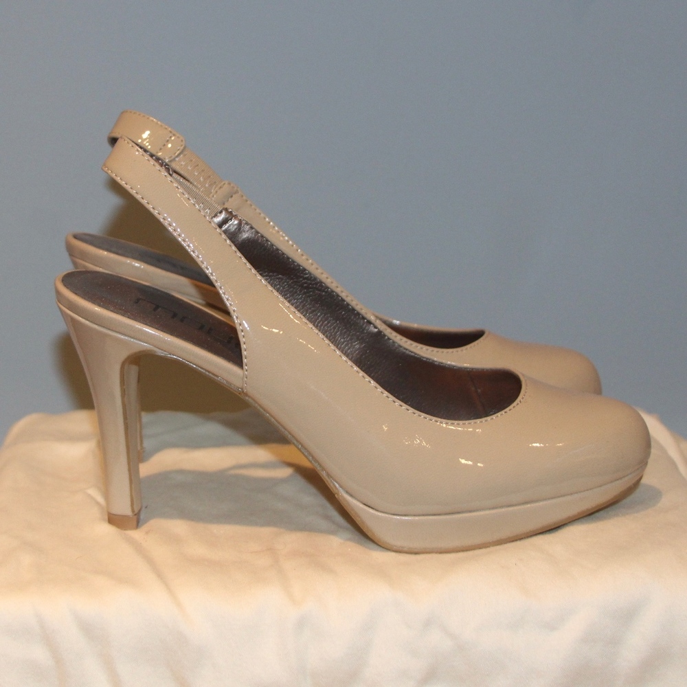 Sz 8 Moda Patent Nude Slingback heels EUC